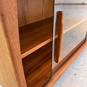 Sideboard Vitrine Teak mit Chromfüßen von Dyrlund