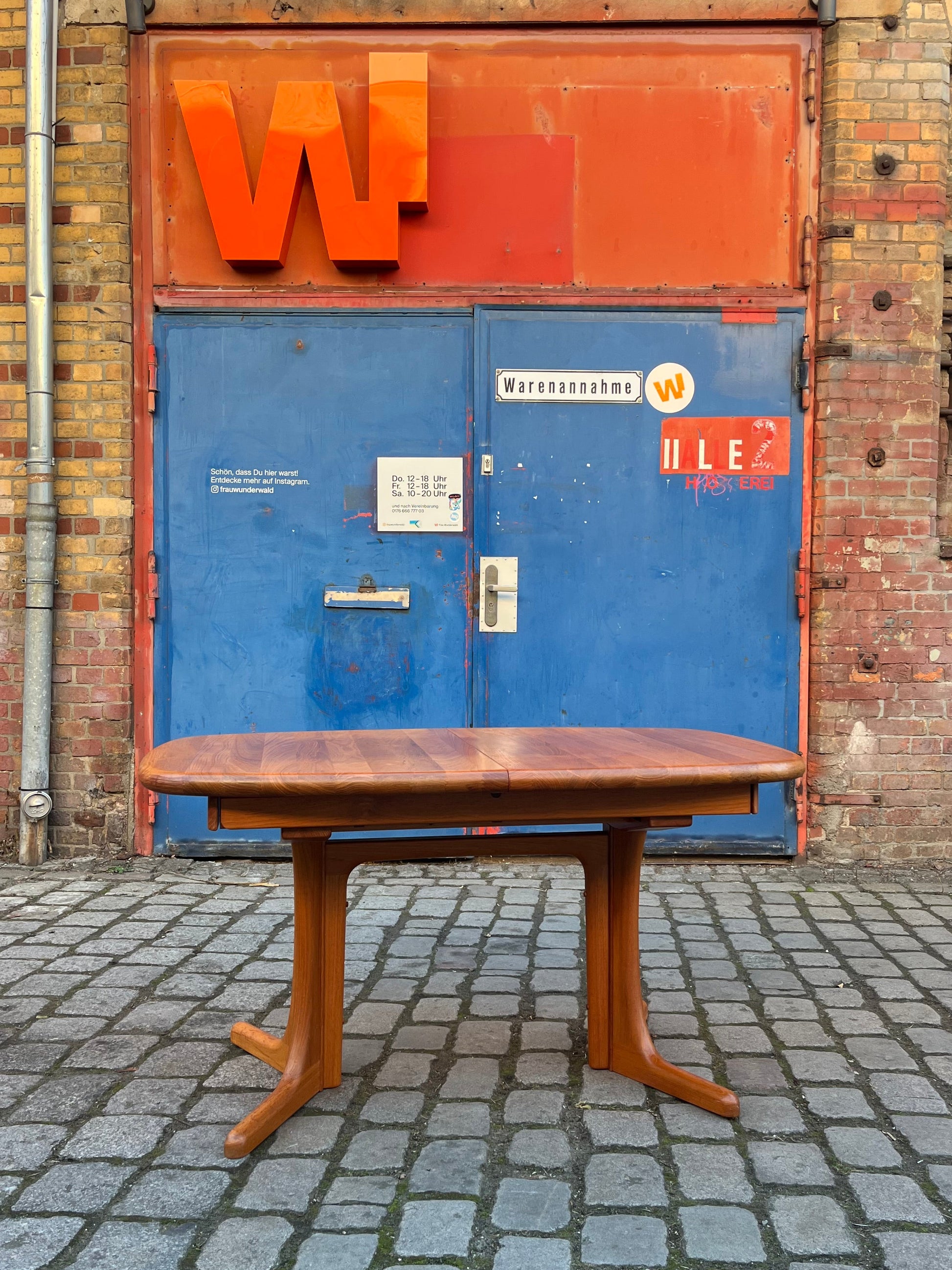 Ausziehbarer Esstisch Teak mit integriertem Fach für Platten