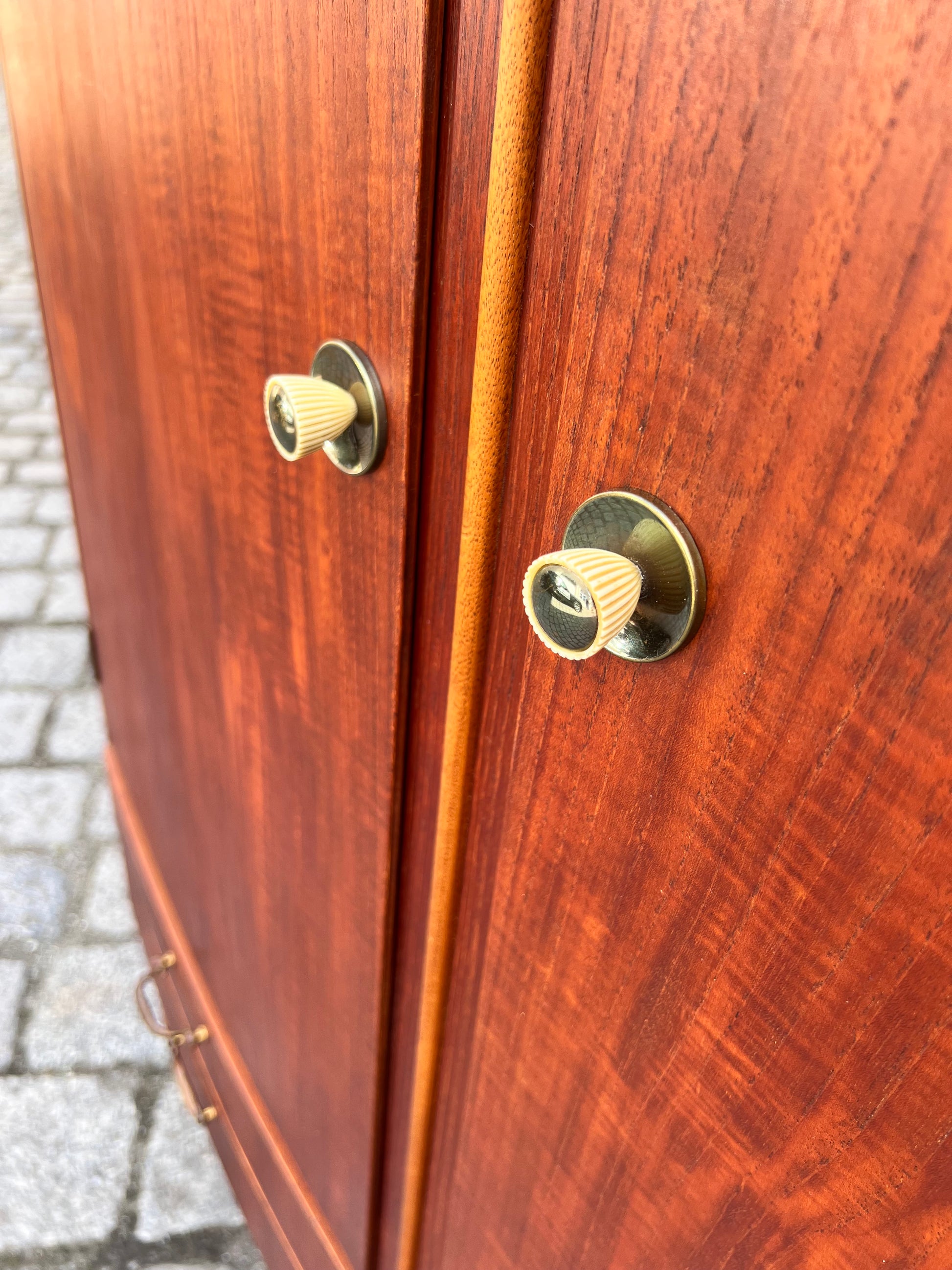 Schrank halbrund Teak aus Dänemark