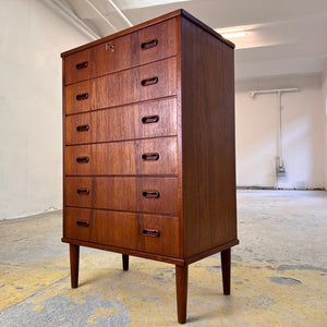 Kommode Teak mit Schloss aus Dänemark