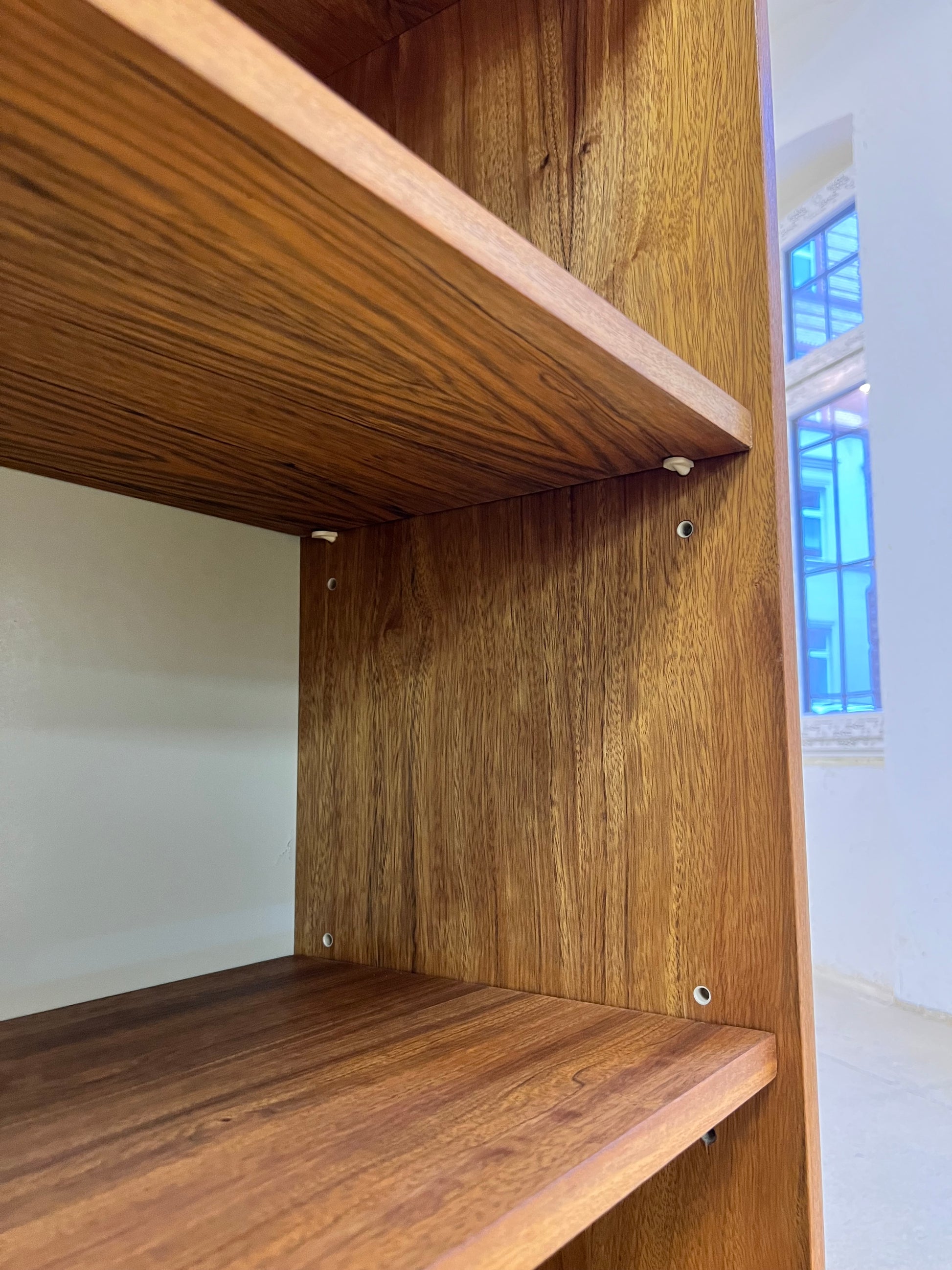 Regal Typ 430 Nussbaum von Joachim Nebelung für Hellerau