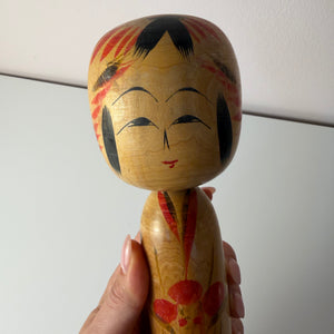 Japanische Kokeshi Holzfigur handbemalt