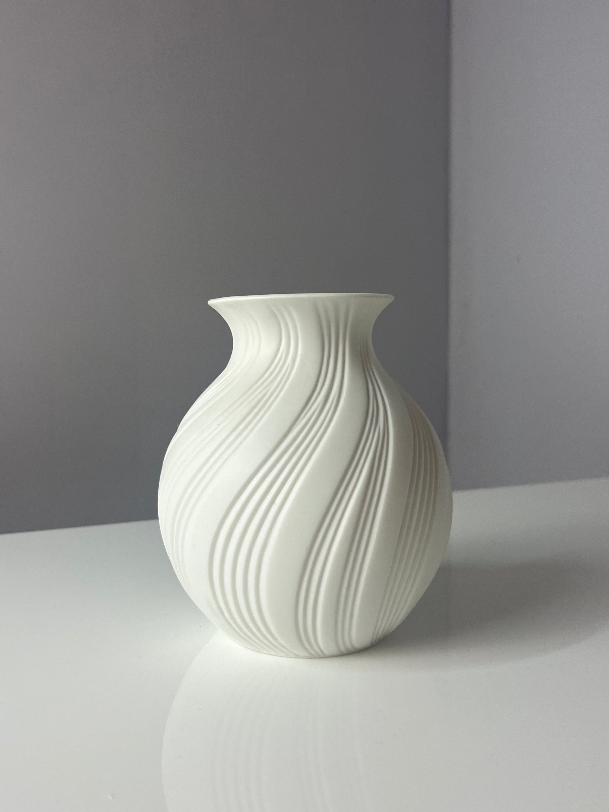 Vase 0216 Biskuitporzellan von Manfred Frey für Kaiser