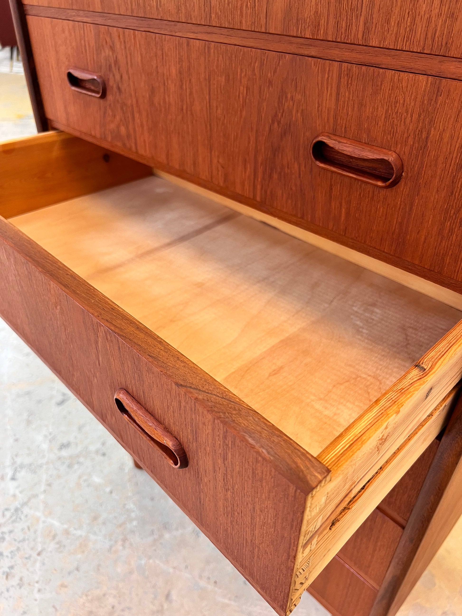 Kommode Teak mit Schloss aus Dänemark