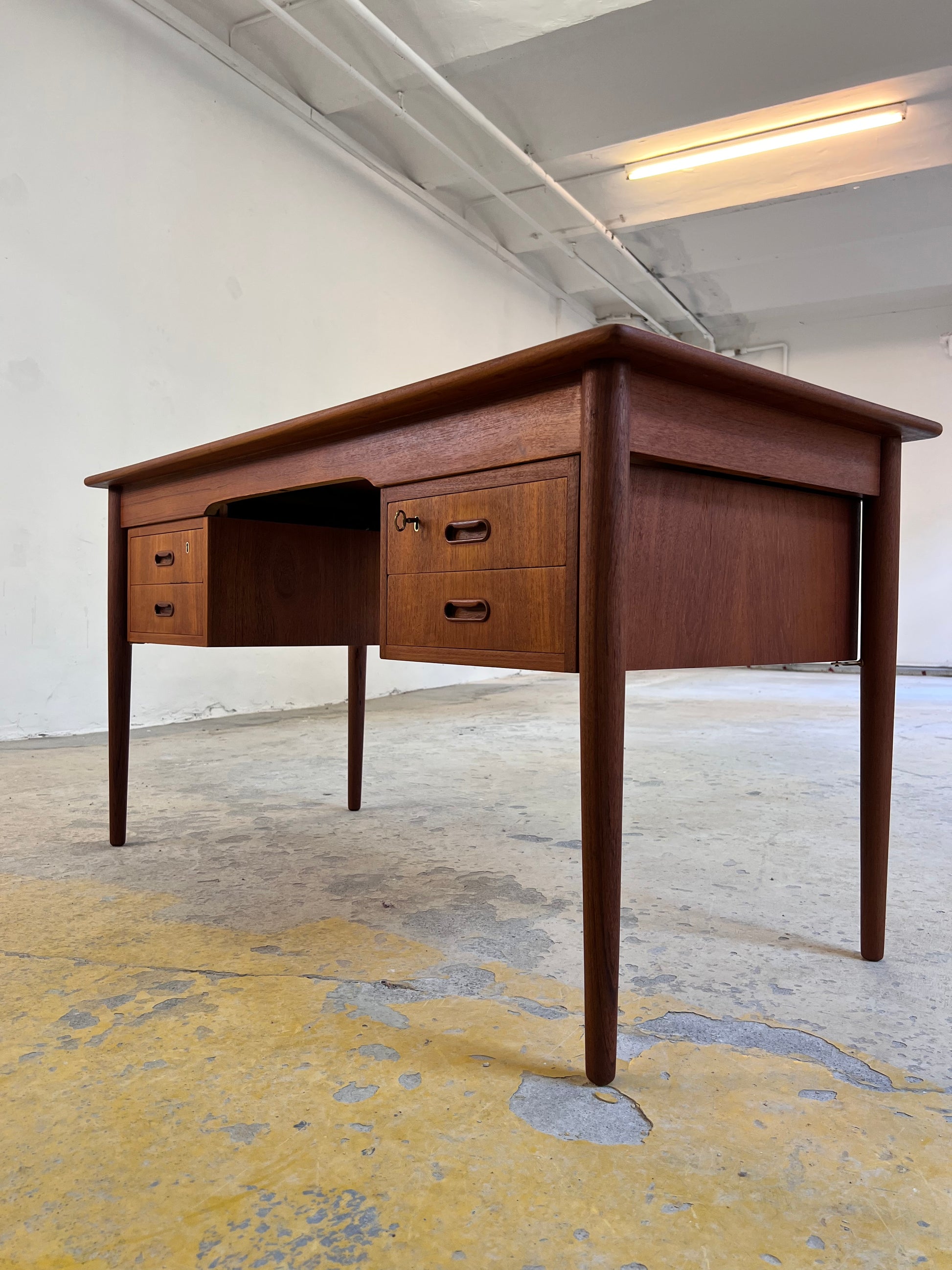 Schreibtisch Teak von „Kvalitet, Form & Funktion“ Dänemark