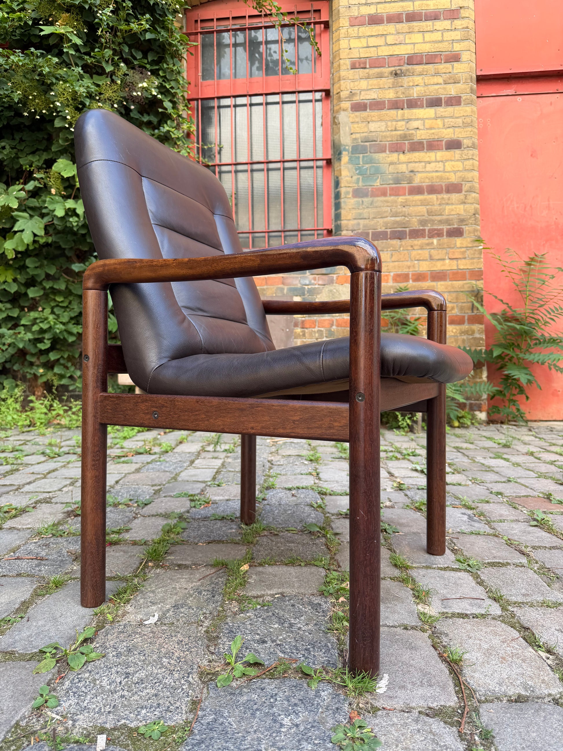 Sessel dunkelbraun Echtleder von Dyrlund