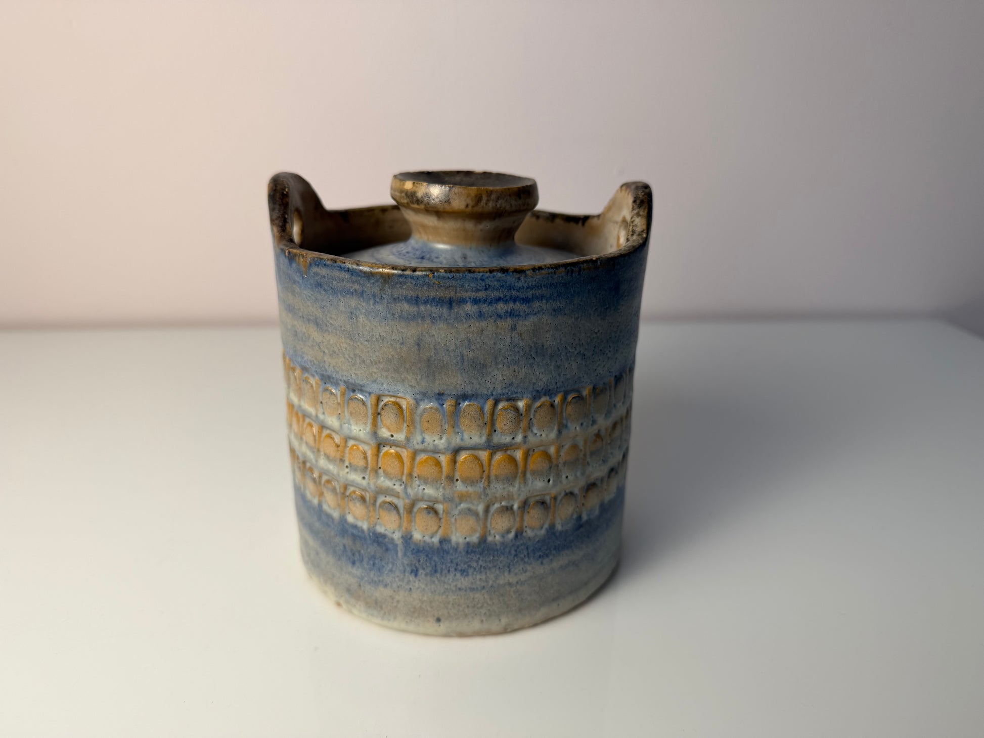 Vorratsdose blau Keramik mit eingeprägtem Muster aus Dänemark
