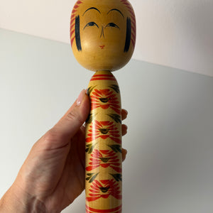 Japanische Kokeshi Holzfigur handbemalt
