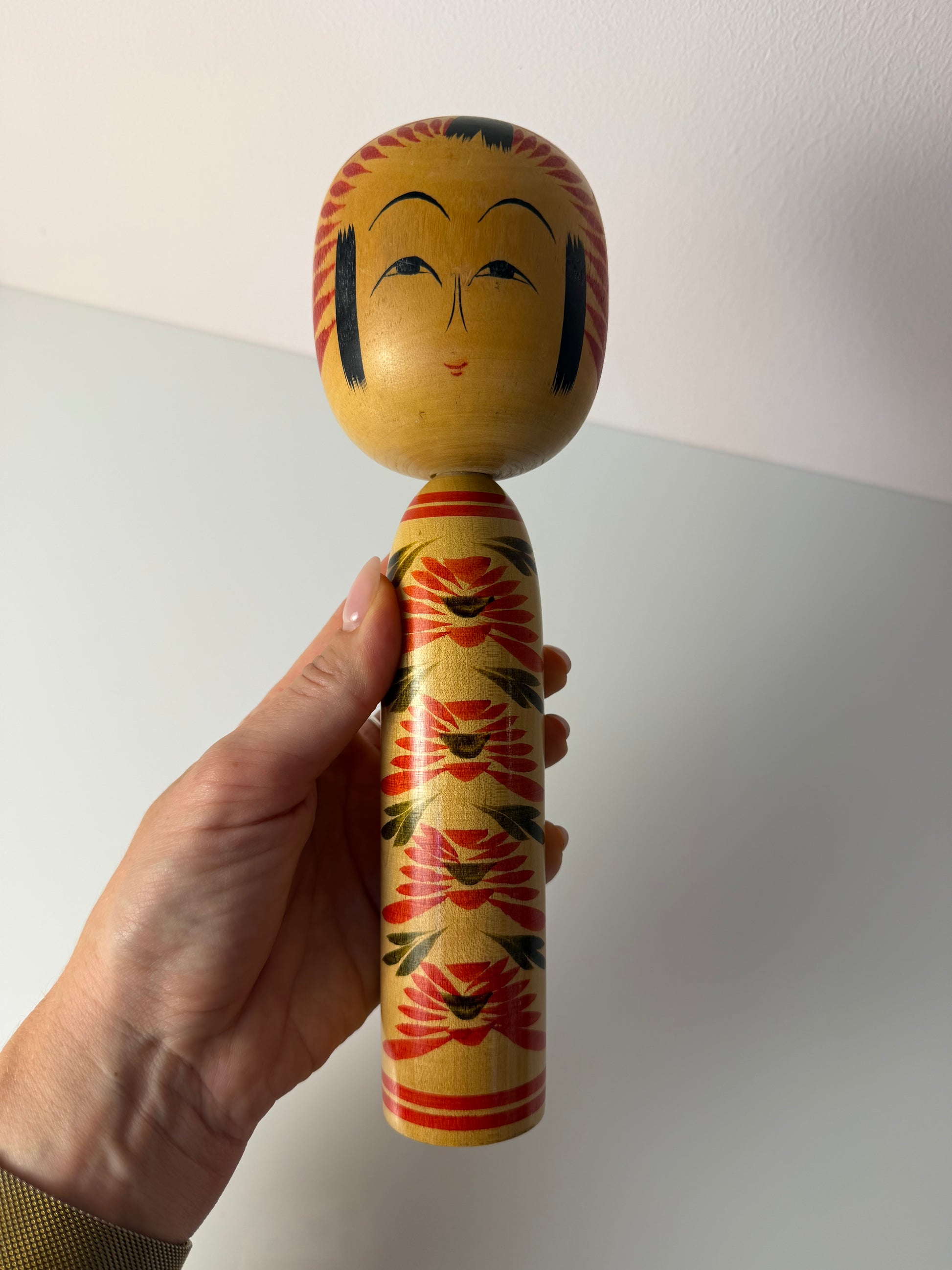 Japanische Kokeshi Holzfigur handbemalt