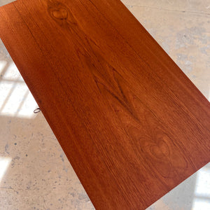 Kommode Teak mit Details in Eiche & Muschelgriffen aus Dänemark