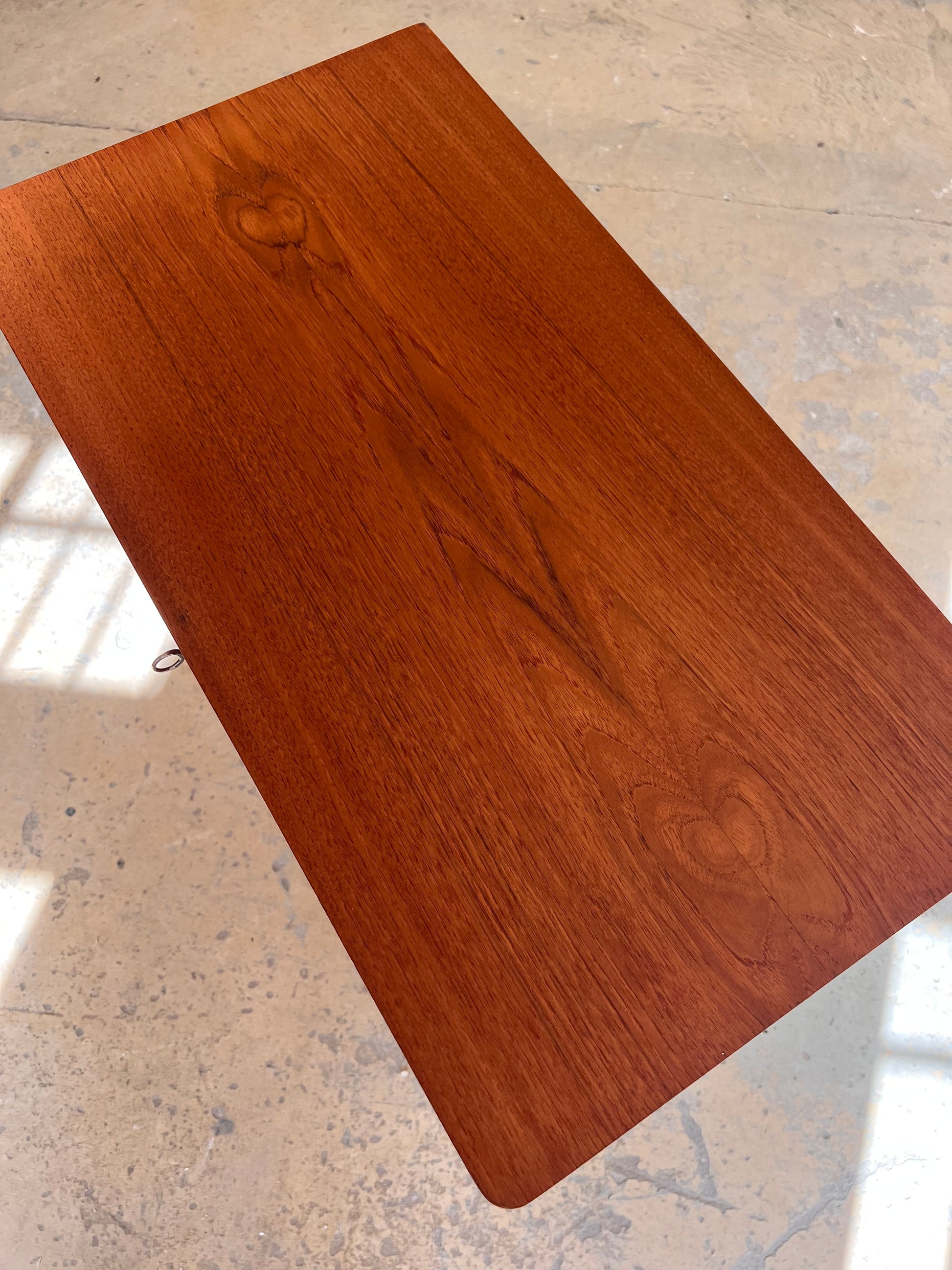 Kommode Teak mit Details in Eiche & Muschelgriffen aus Dänemark