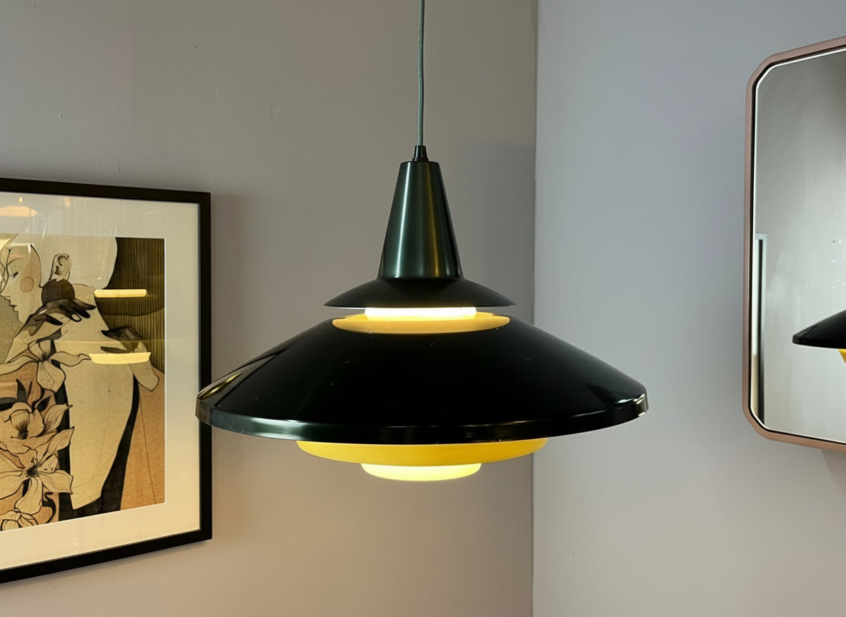 Lamellenlampe dunkelgrün gelb mit Opalglasschirm