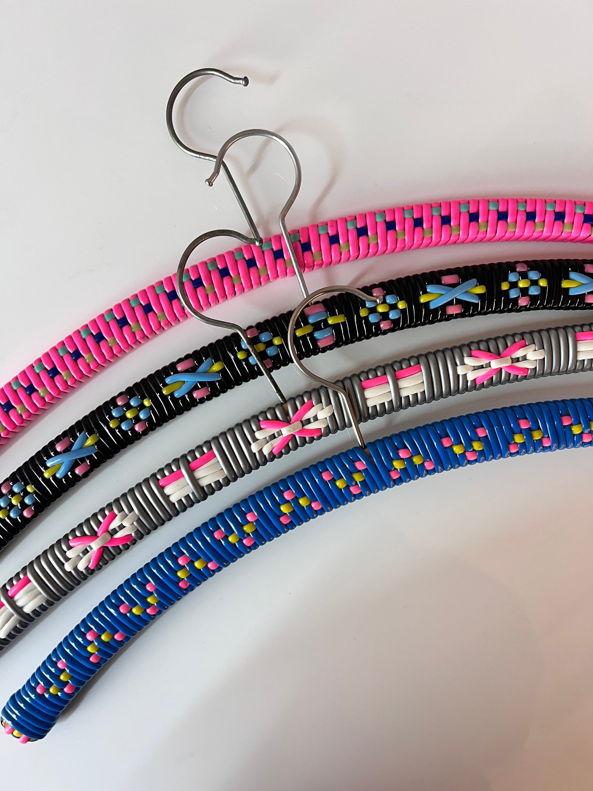 Set: 4x Kleiderbügel pink blau