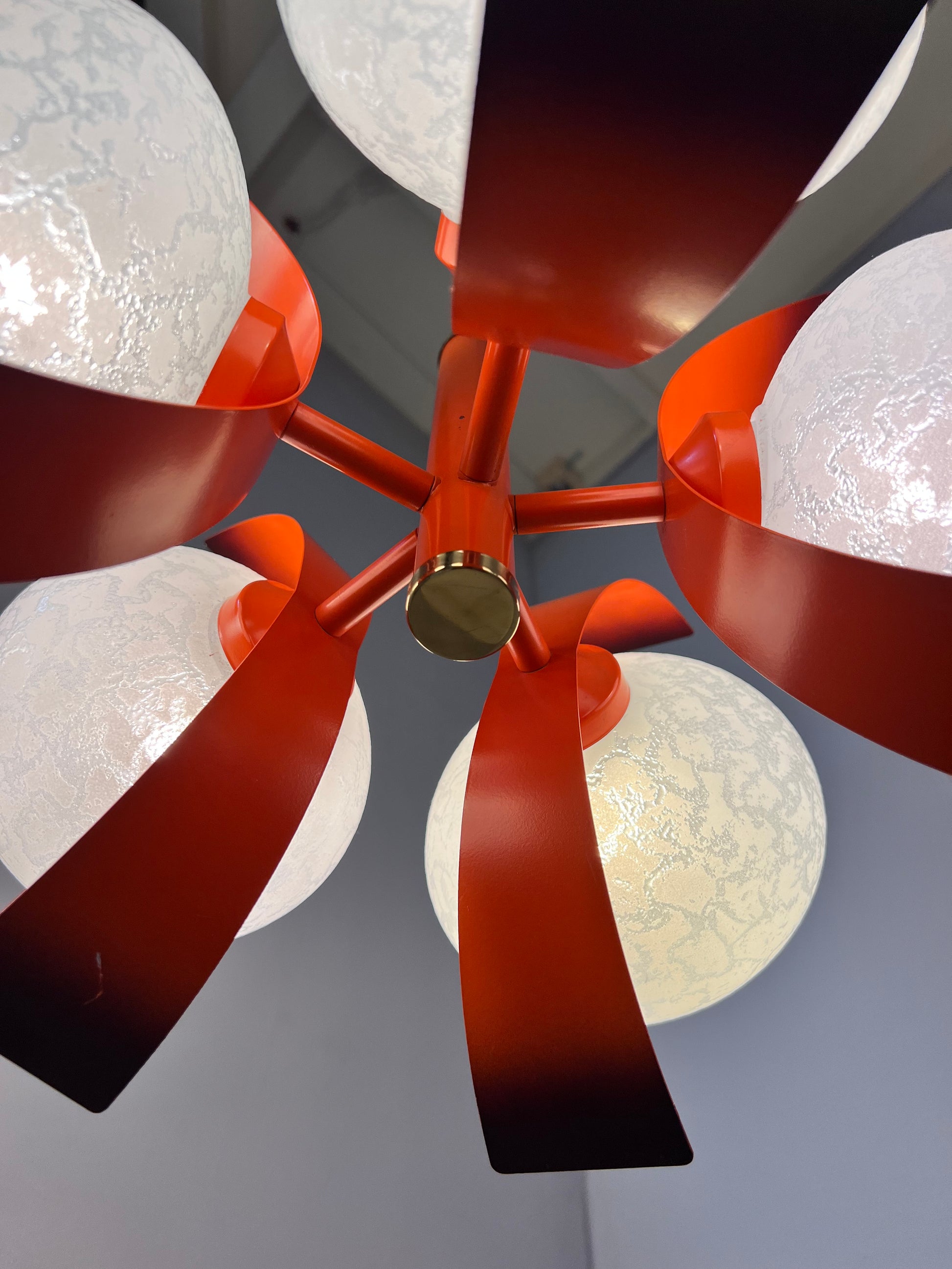 Kronleuchter weiß orange von Richard Essig