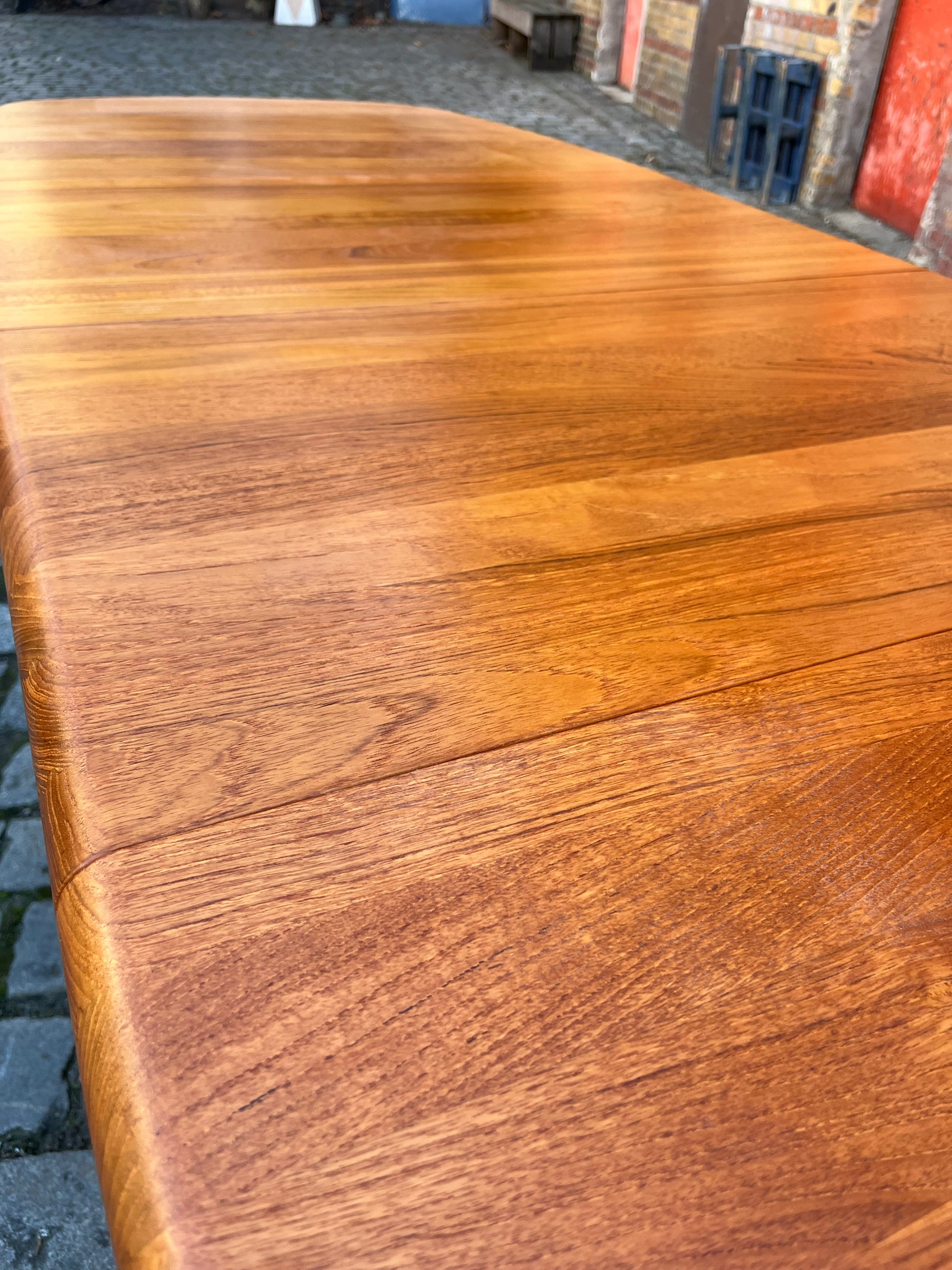 Ausziehbarer Esstisch Teak mit integriertem Fach für Platten