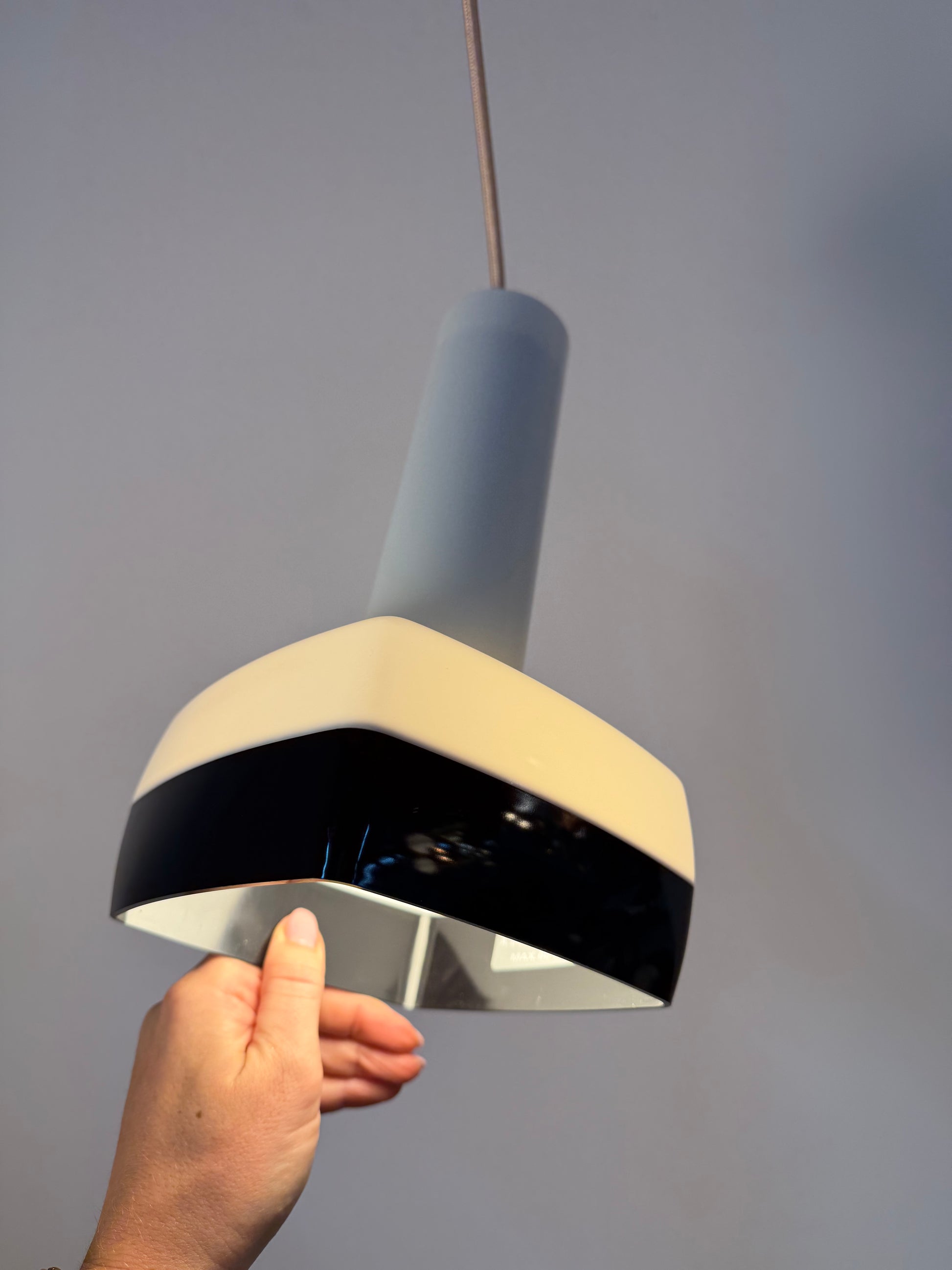 Hängelampe schwarz weiß von Bent Karlby für Schrøder-Kemi