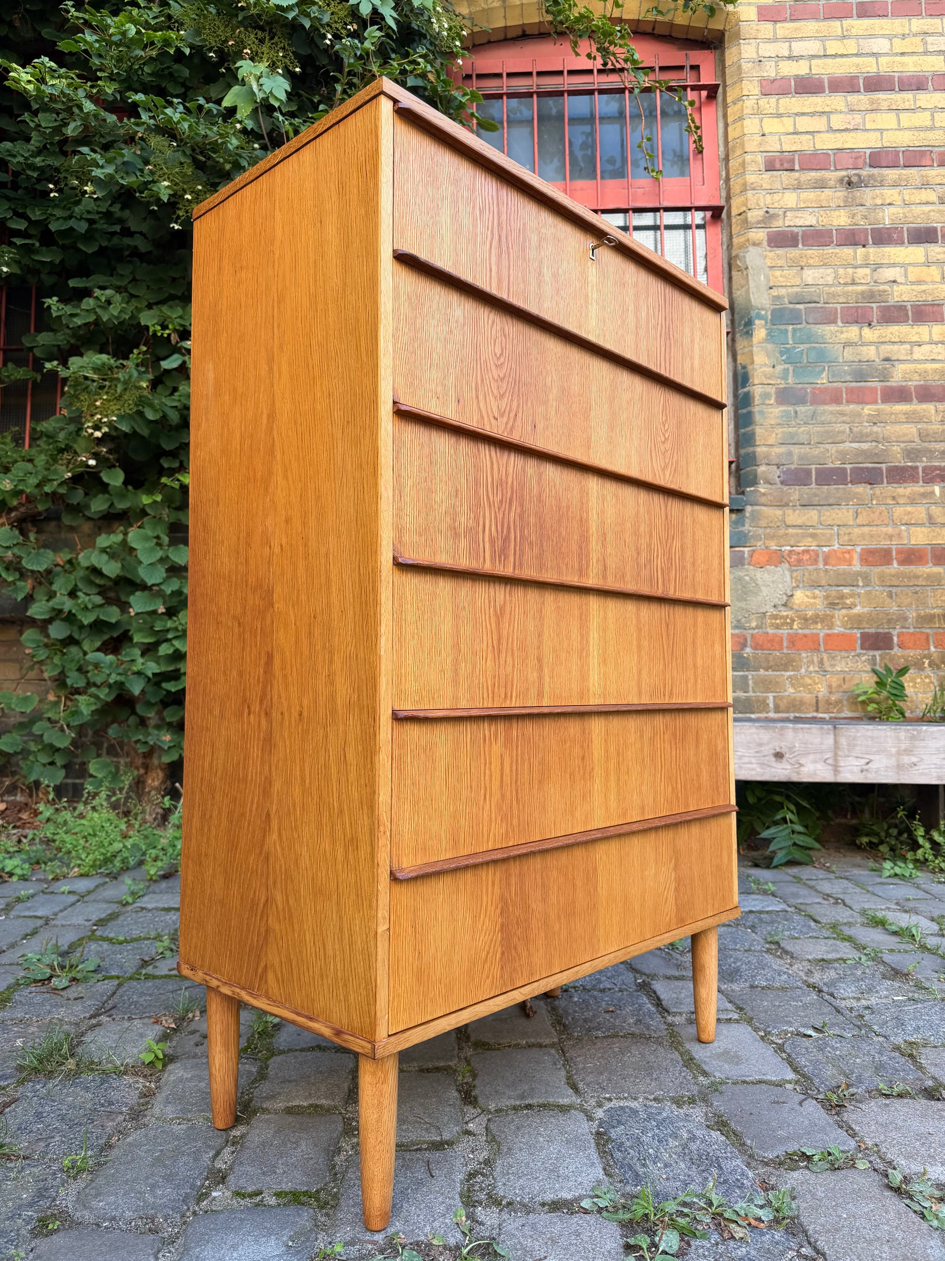Tallboy Kommode Eiche mit Schloss aus Dänemark