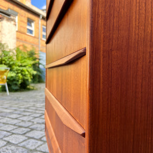 Kommode Teak mit durchgängigen Griffen