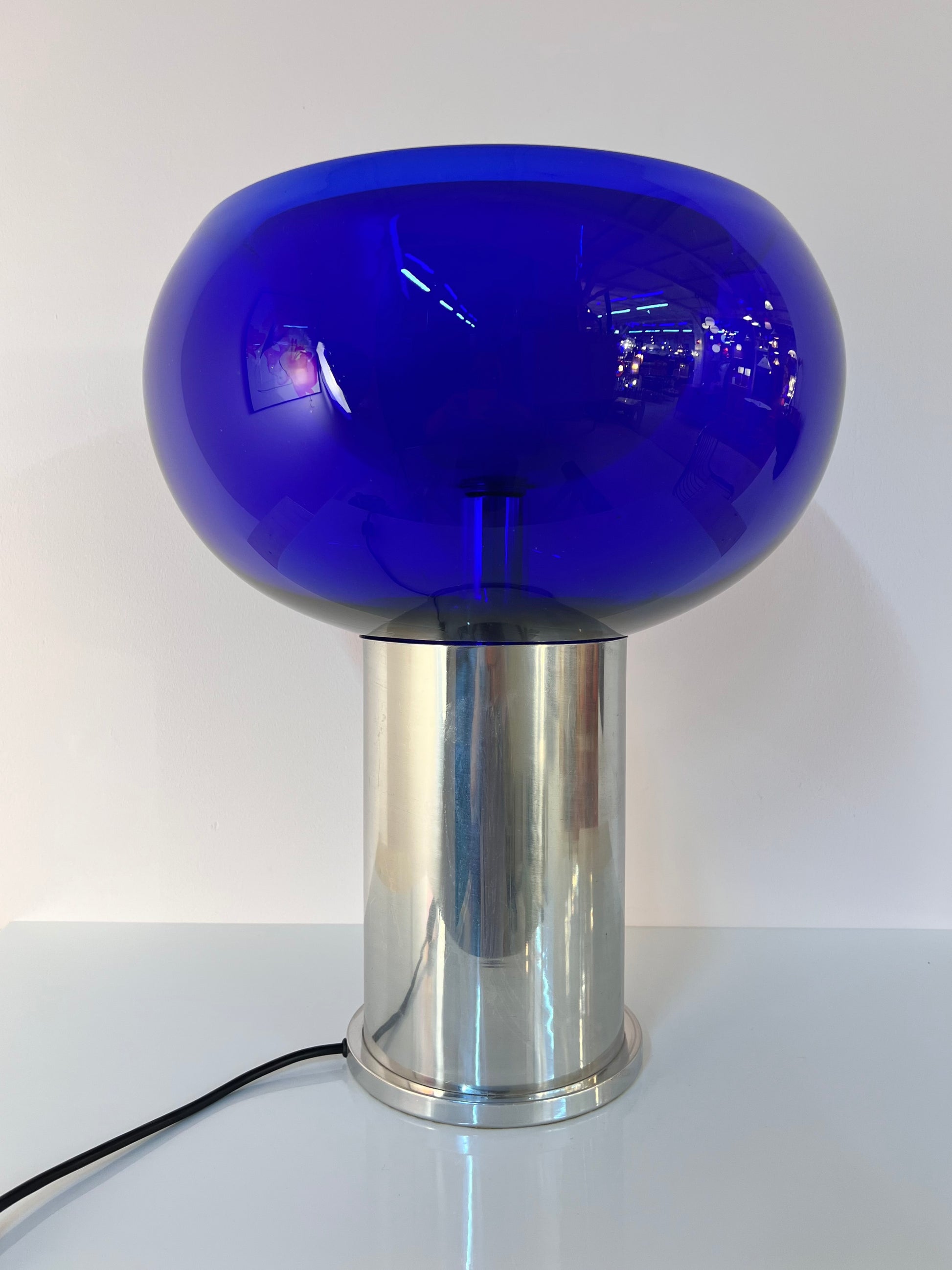 Tischlampe mit doppelwandigem Glasschirm königsblau von Doria