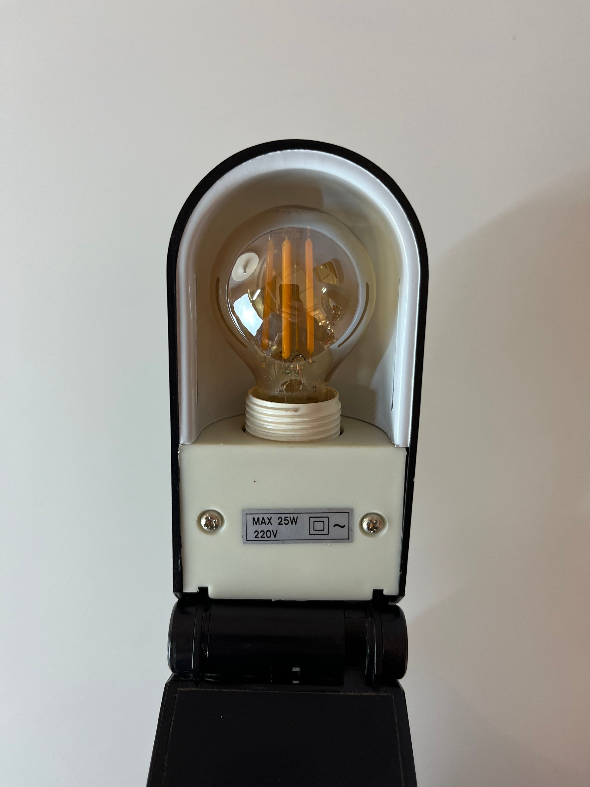 Tisch- und Wandlampe Manon schwarz von Yamada Shomei