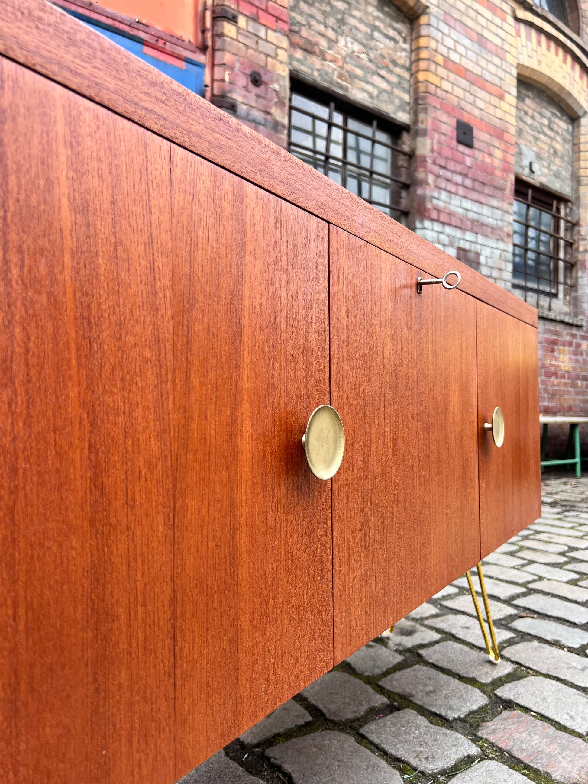 Sideboard Teak mit Fliesen und Schloss