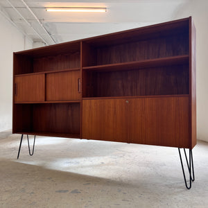 Regal auf Hairpinlegs aus Dänemark