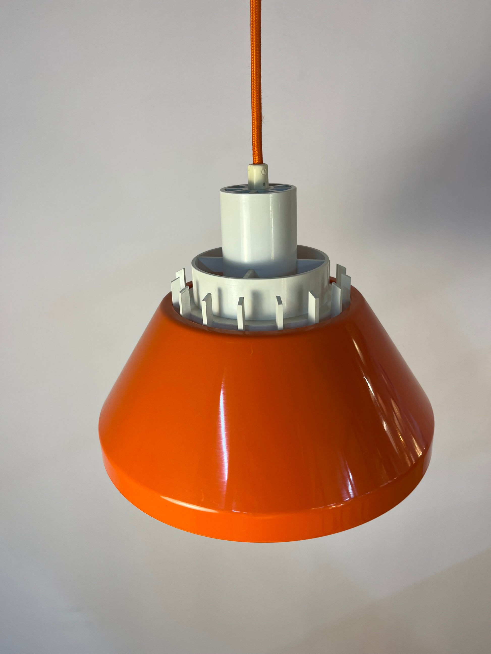 Hängelampe Modell 854 orange Kunststoff von Lyskær Belysning