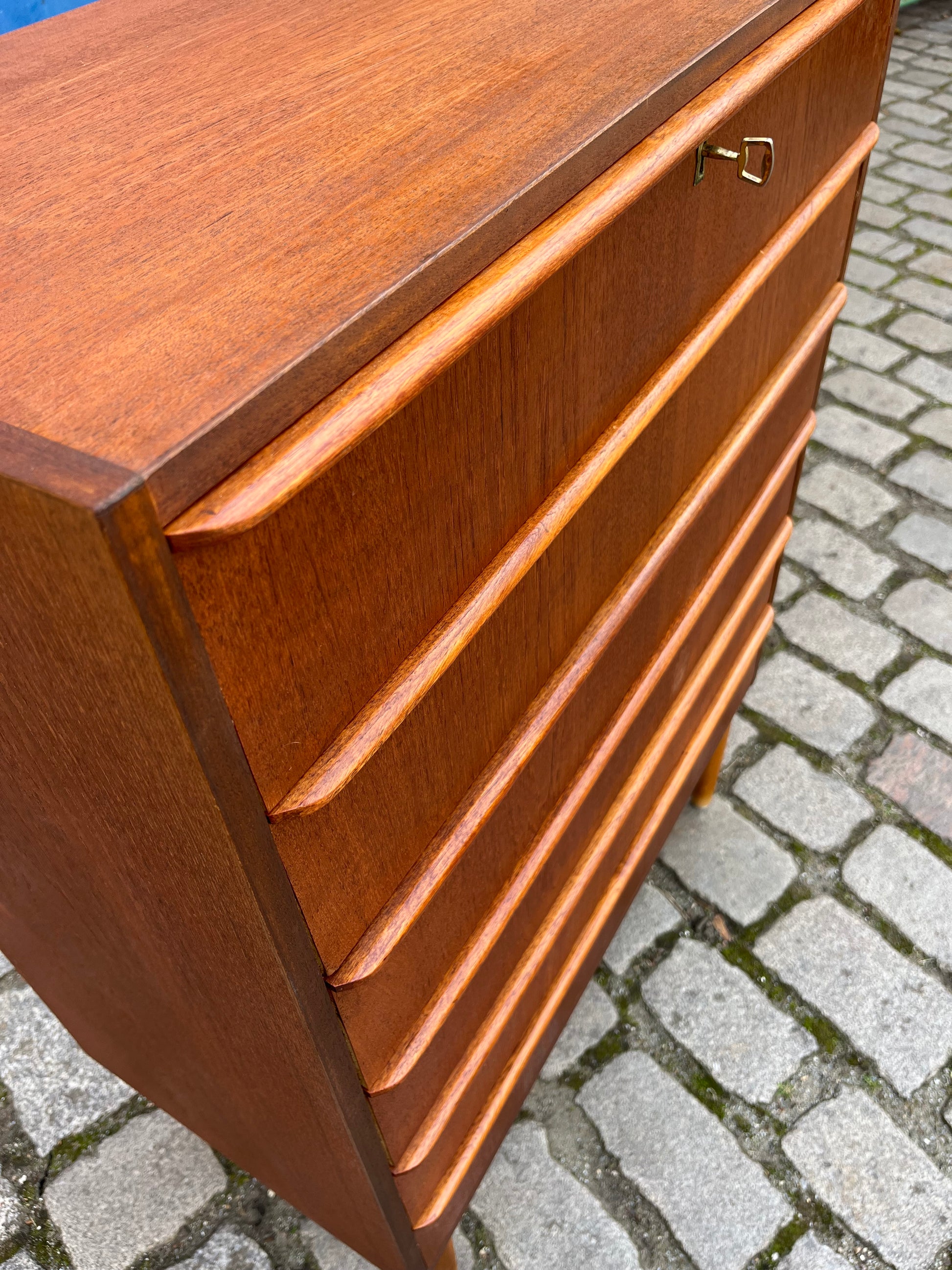 Kommode Teak mit Schloss aus Dänemark