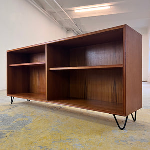 Regal Teak auf Hairpinlegs von rt Möbel