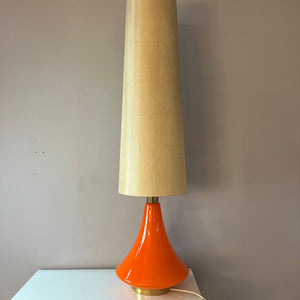 Bodenlampe orange Glas mit leuchtendem Fuß