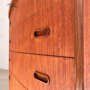Halbrunde Kommode Teak mit Schloss aus Dänemark