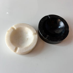 Set: 2 Aschenbecher schwarz weiß Onyx