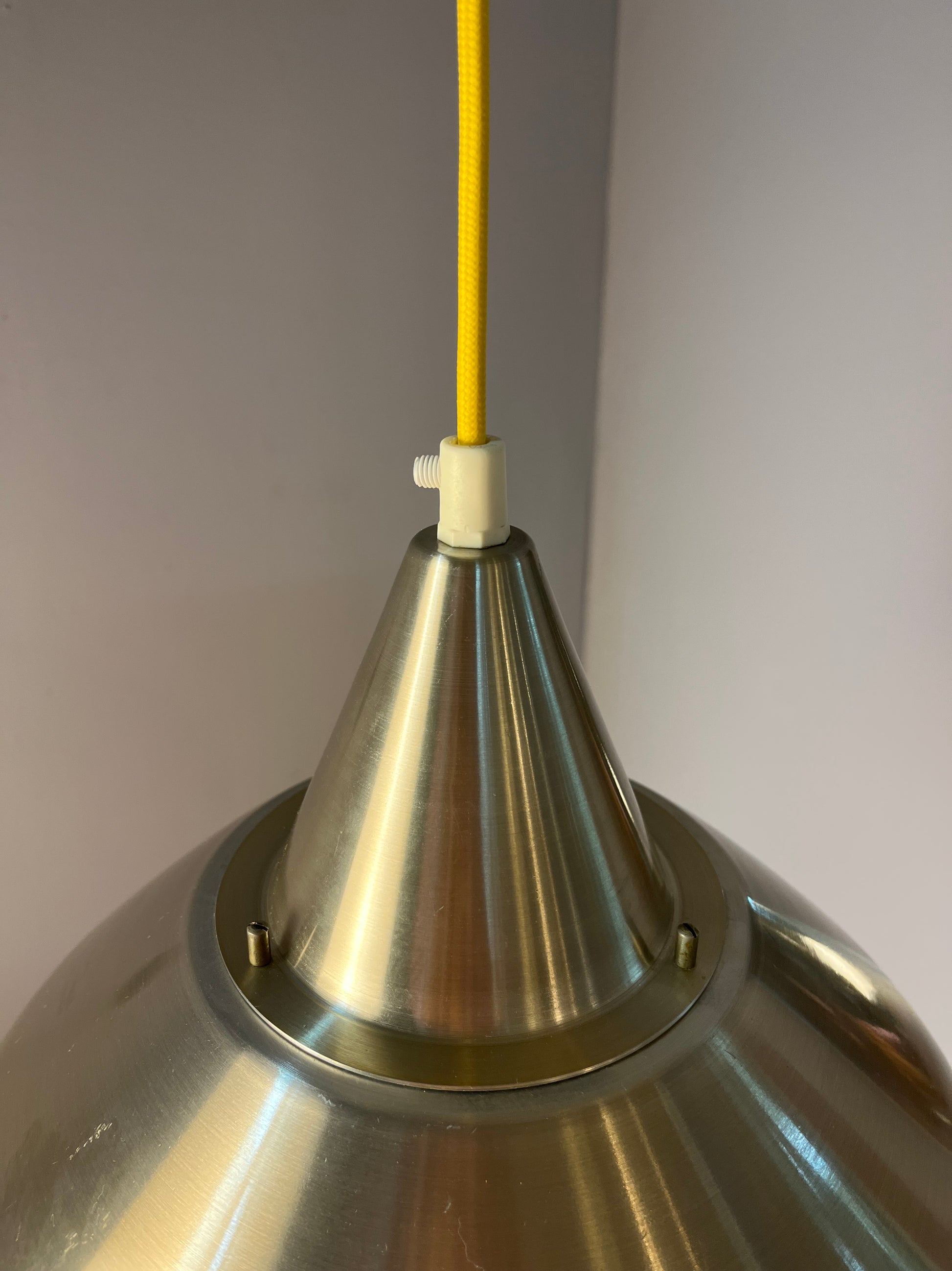 Lamellenlampe Silber Messing mit gelbem Innenleben von Granhaga
