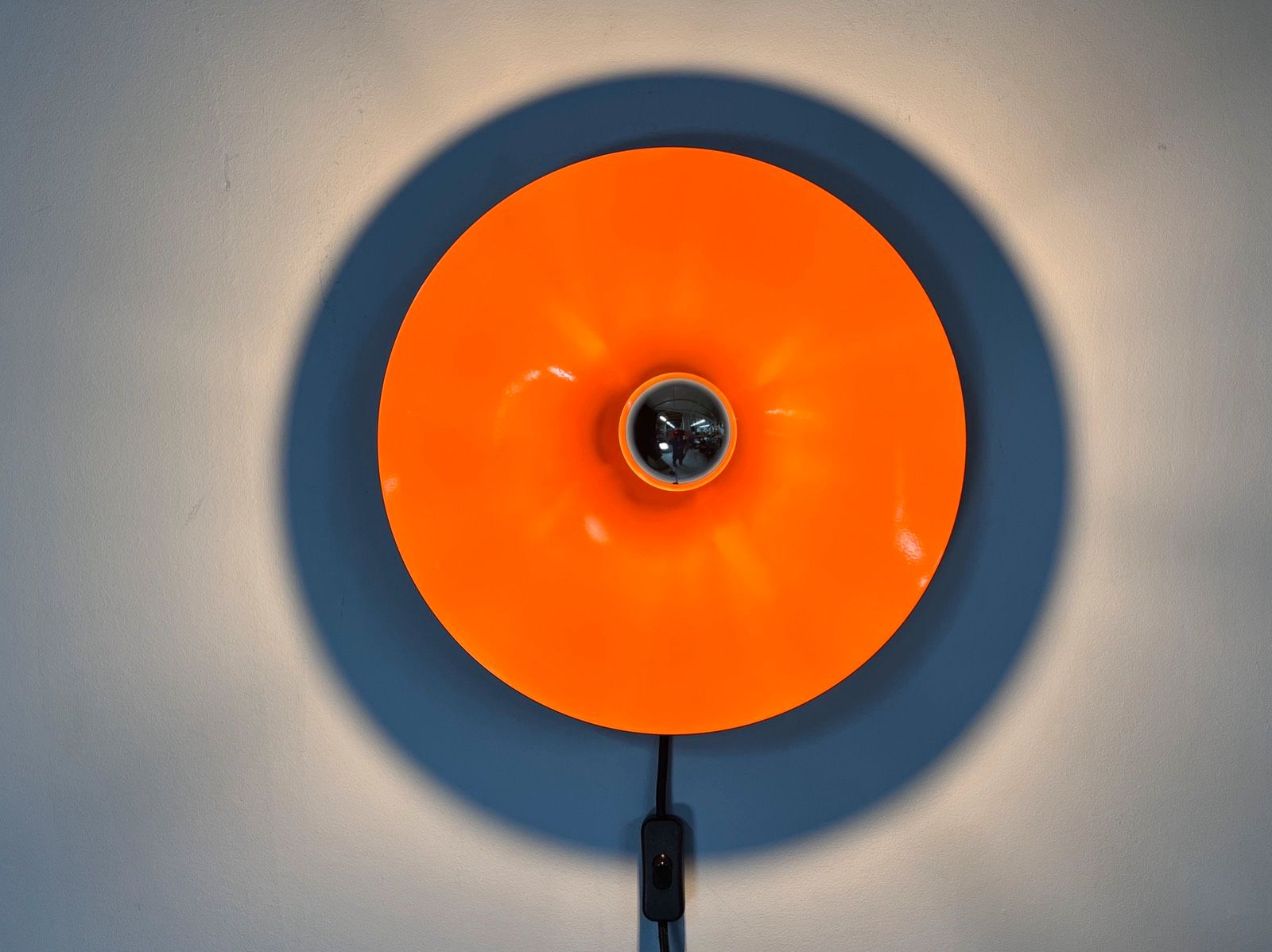 Wandlampe Diskus orange 35 cm von Charlotte Perriand für Honsel