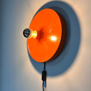Wandlampe Diskus orange 35 cm von Charlotte Perriand für Honsel
