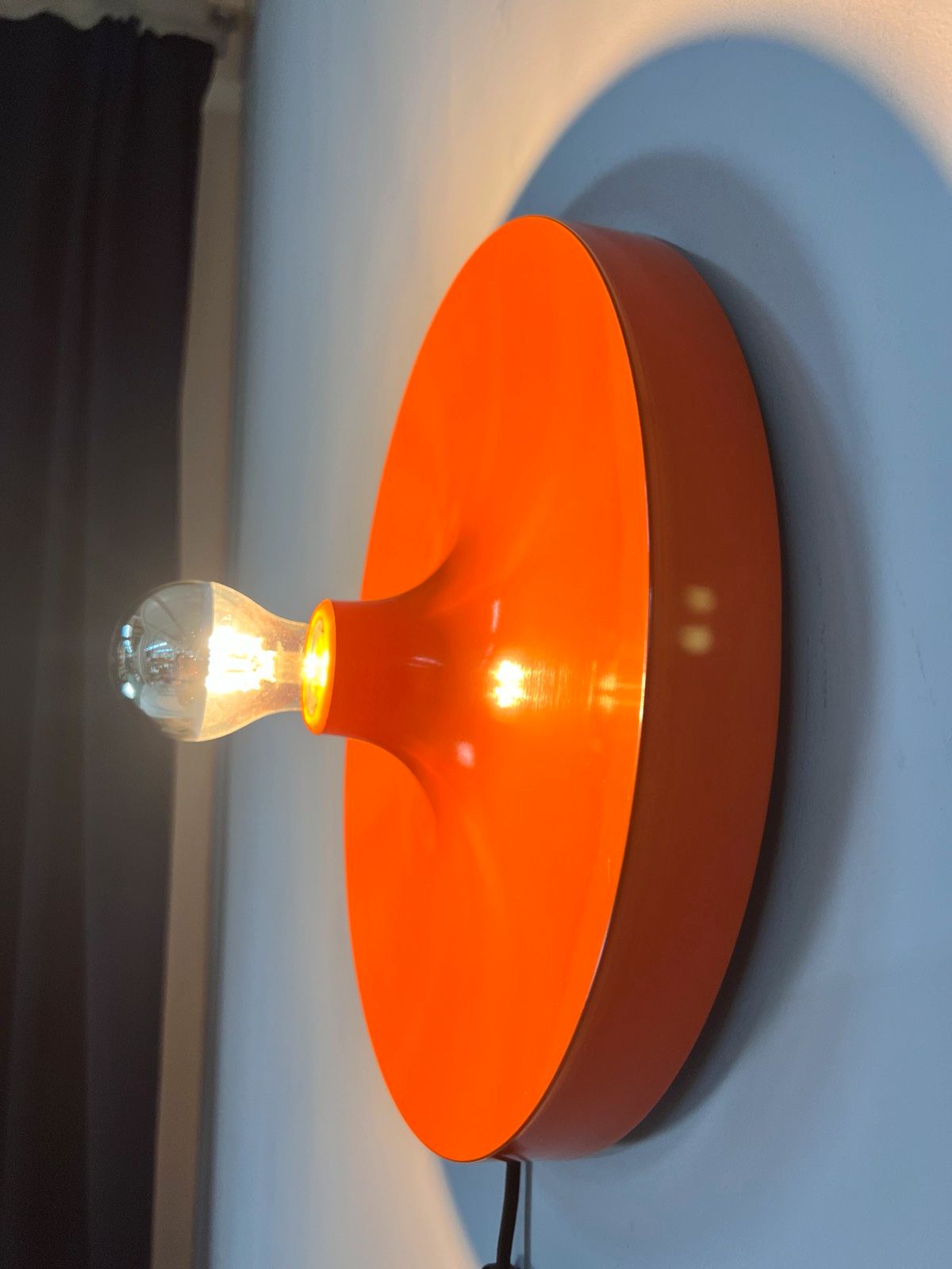 Wandlampe Diskus orange 35 cm von Charlotte Perriand für Honsel