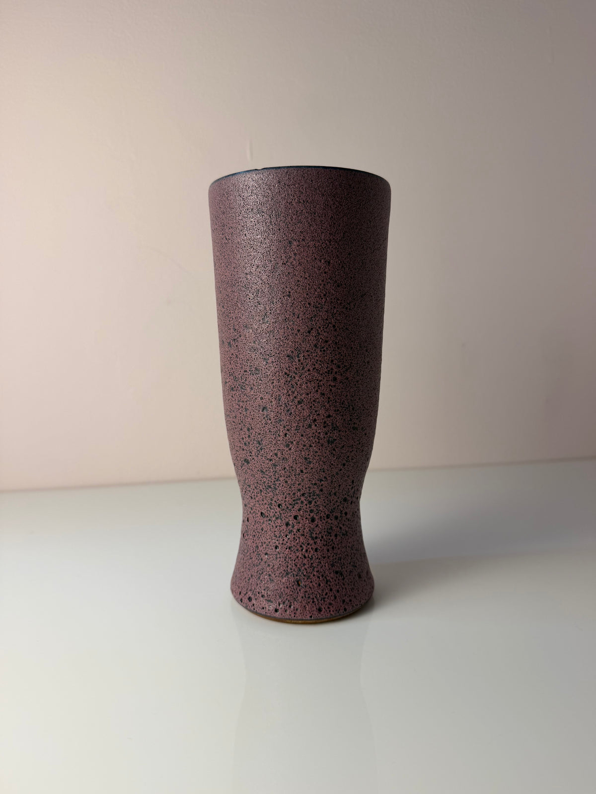 Vase lila von Siegfried Gramann für Töpferhof Römhild