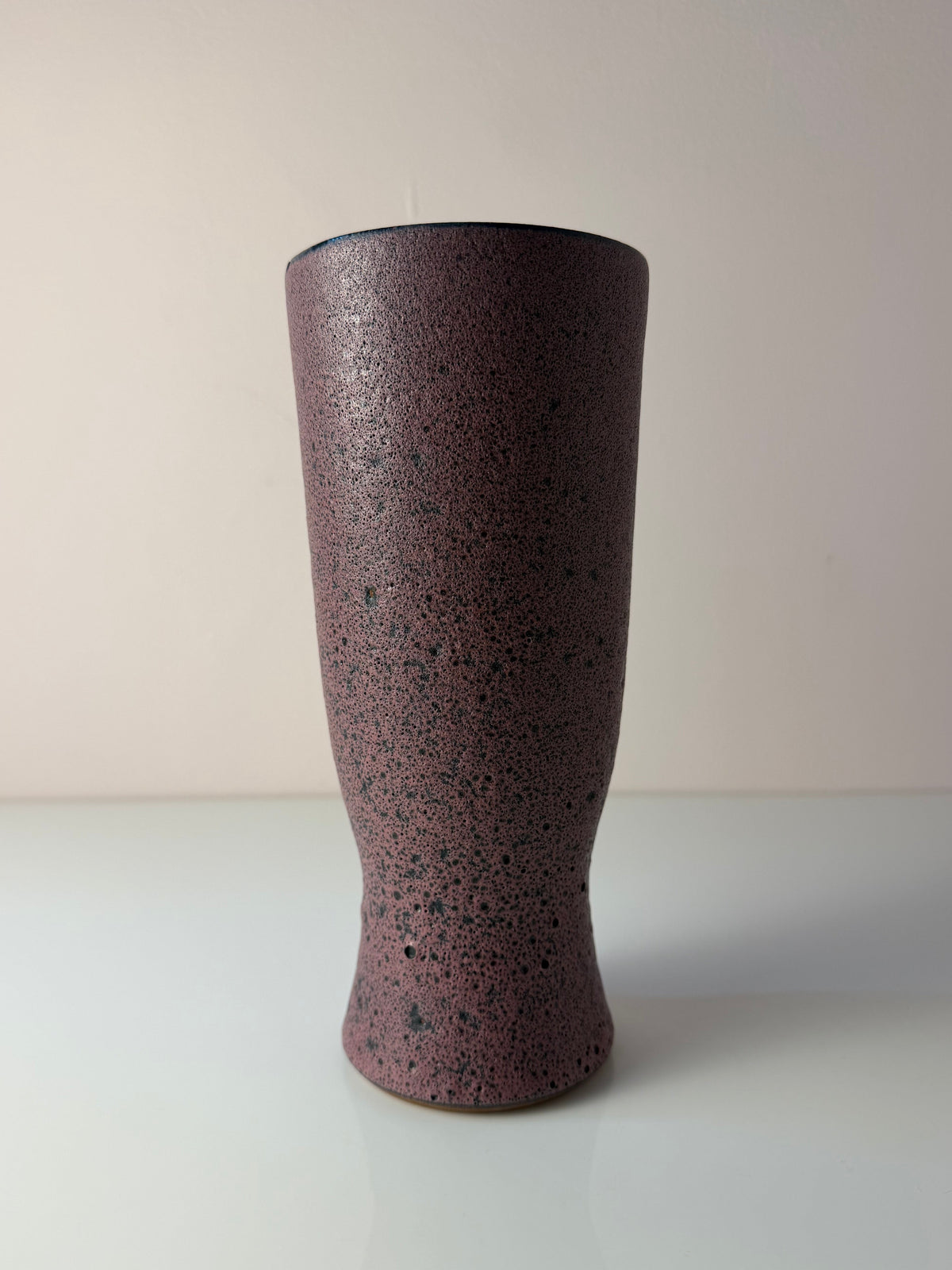 Vase lila von Siegfried Gramann für Töpferhof Römhild