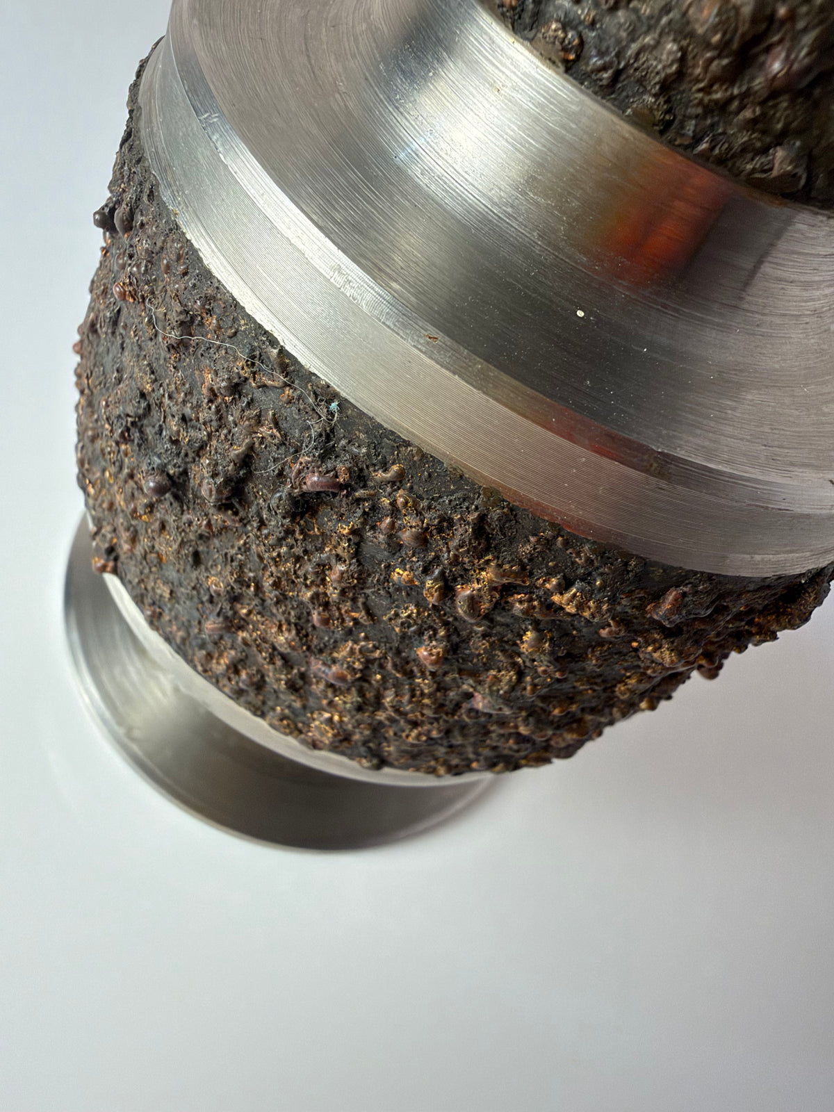 Brutalistische Vase silber braun