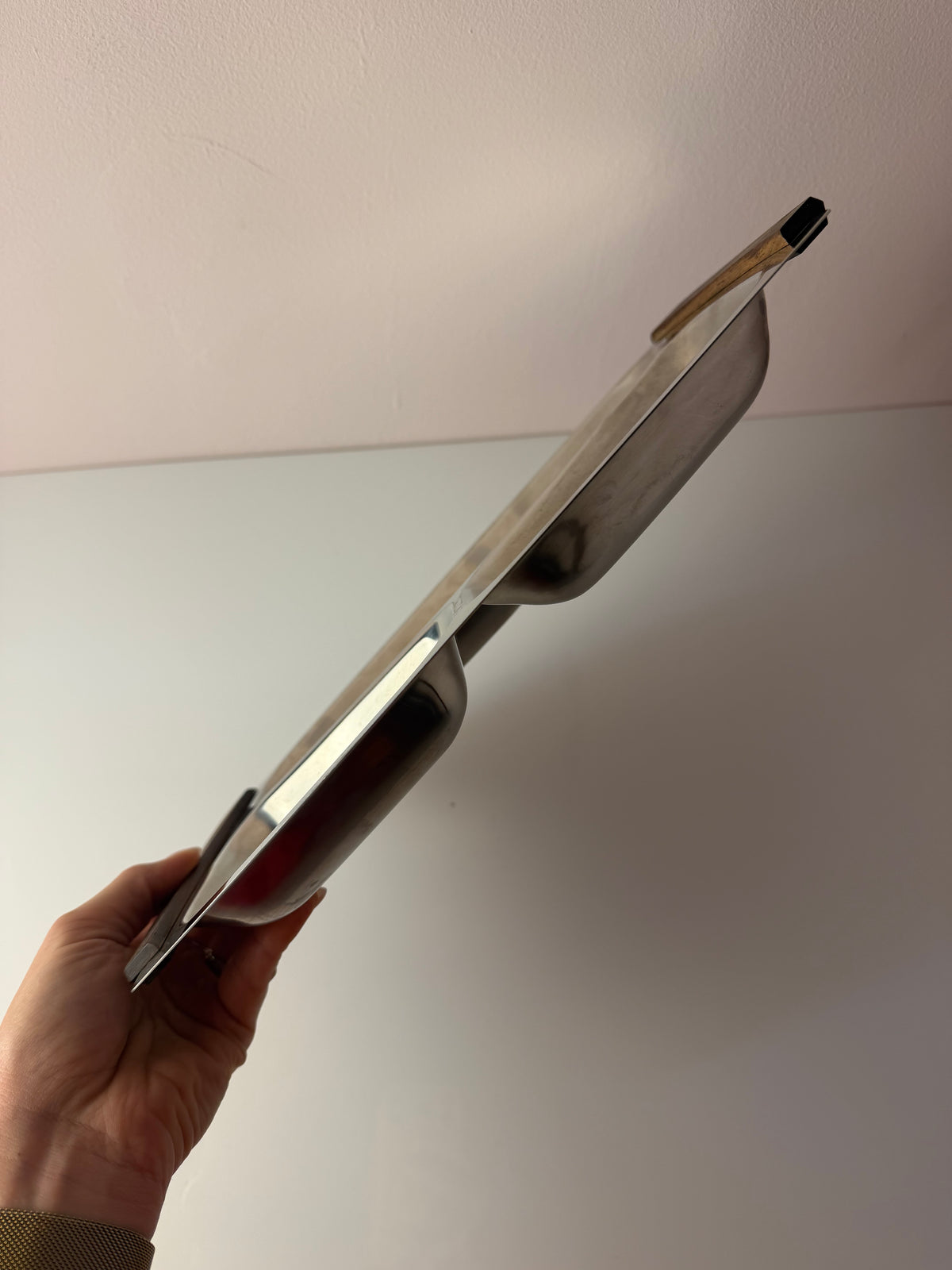 Tablett Edelstahl mit Teak-Griffen von Lundtofte