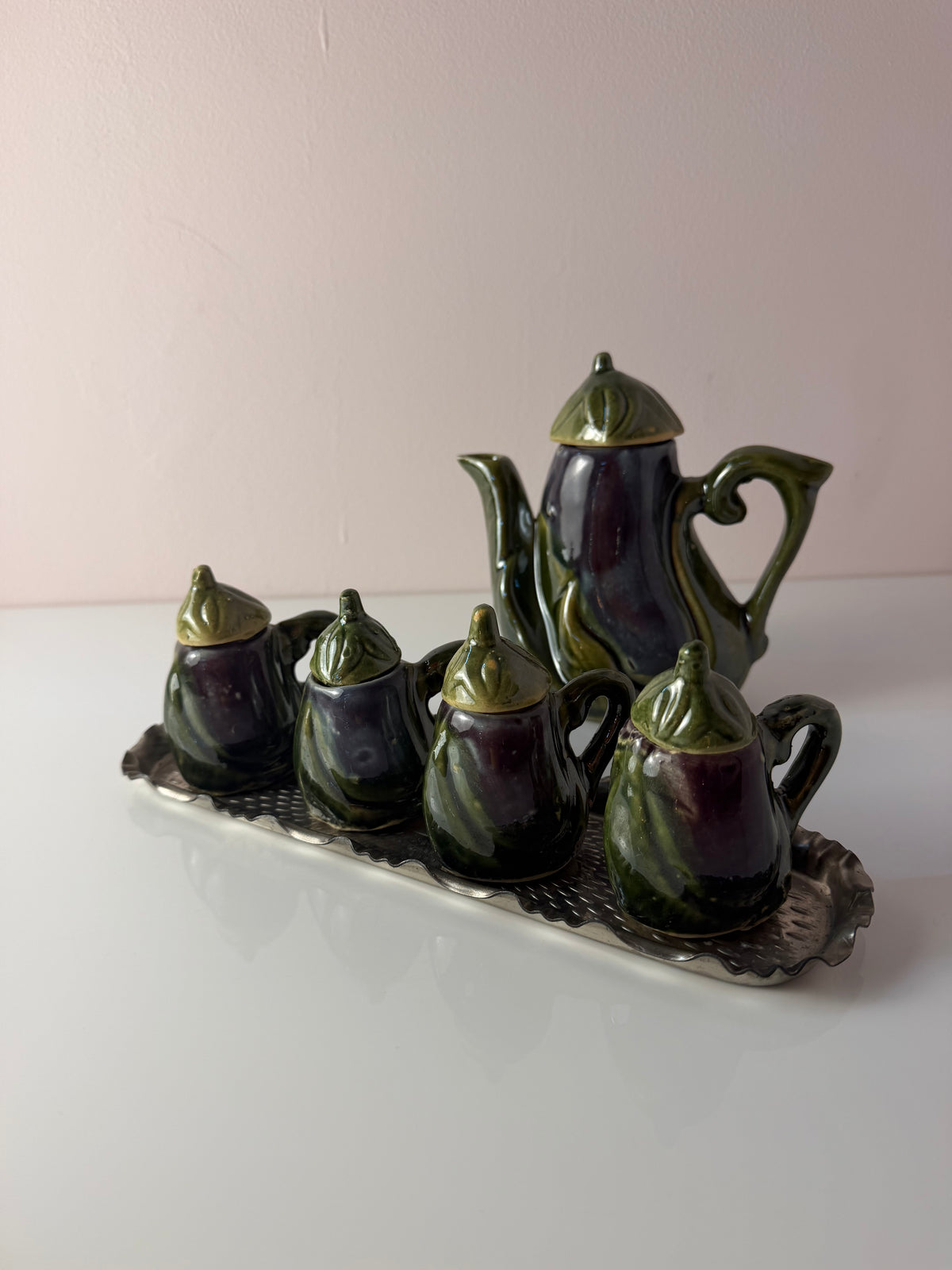 Set: Kanne & 4 Tassen in Auberginenform für Likör