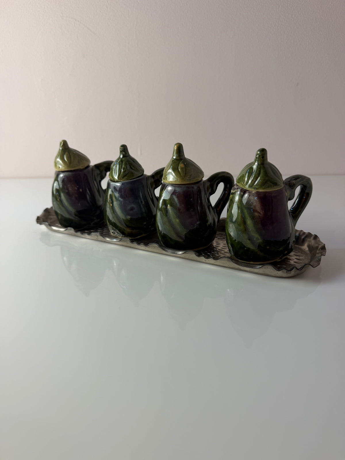Set: Kanne & 4 Tassen in Auberginenform für Likör