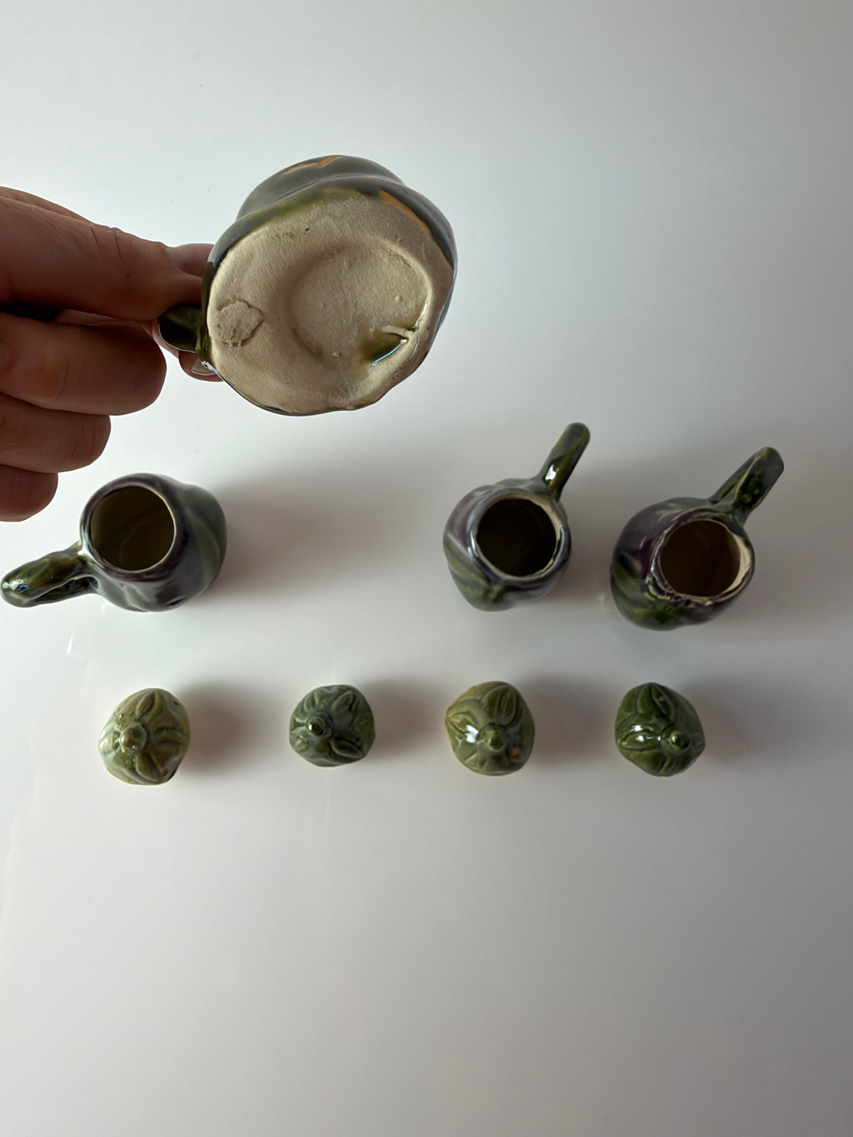 Set: Kanne & 4 Tassen in Auberginenform für Likör