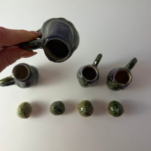 Set: Kanne & 4 Tassen in Auberginenform für Likör
