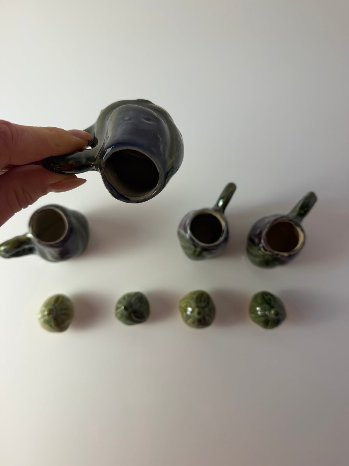 Set: Kanne & 4 Tassen in Auberginenform für Likör