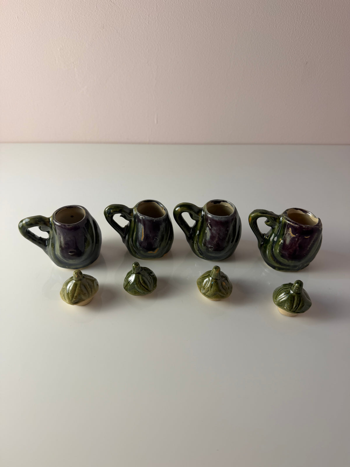 Set: Kanne & 4 Tassen in Auberginenform für Likör
