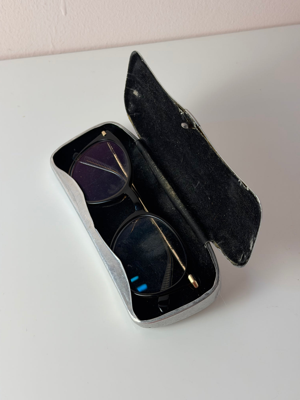 Brillenetui silber mit Prägung aus Dänemark