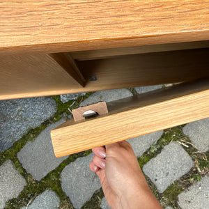 Schrank Eiche mit neuen Chromfüßen von WK Möbel