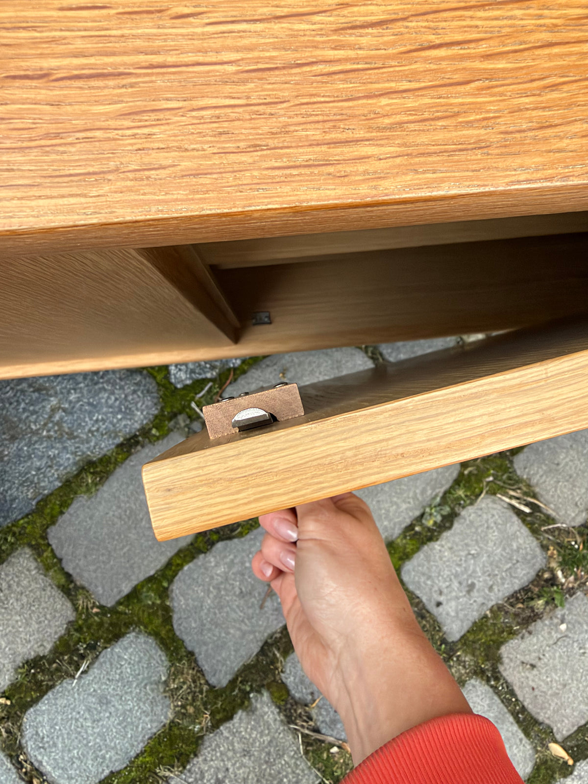 Schrank Eiche mit neuen Chromfüßen von WK Möbel