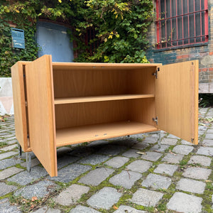 Schrank Eiche mit neuen Chromfüßen von WK Möbel